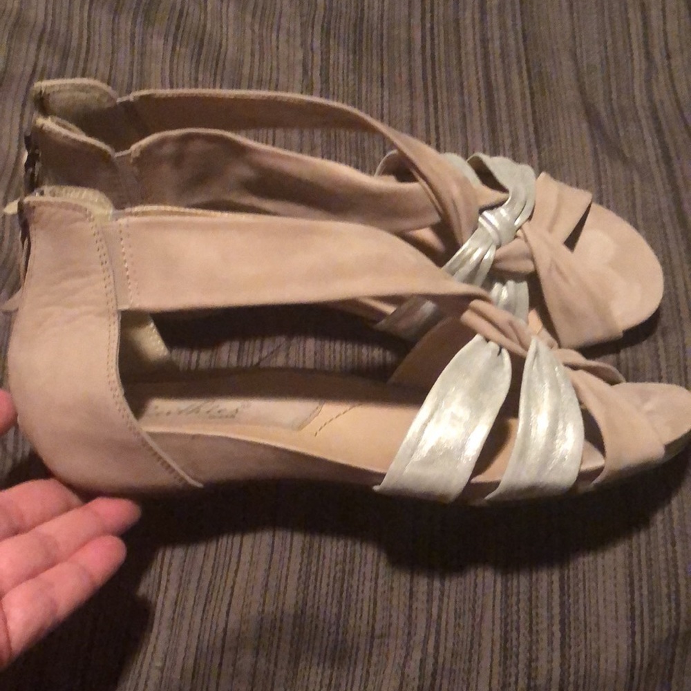 Shoes - Picture 2 of 8